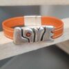 Bracelet femme en cuir orange et passant "LOVE"