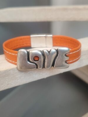 Bracelet femme en cuir orange et passant "LOVE"