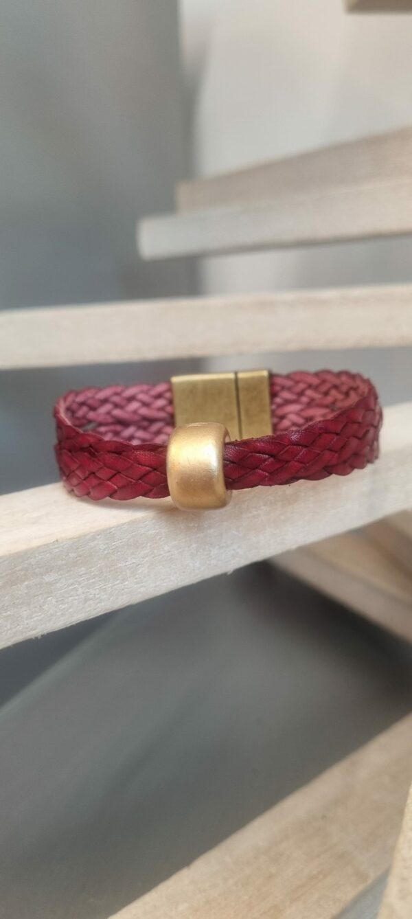 Bracelet femme en cuir tressé rouge foncé, perle en céramique or mat