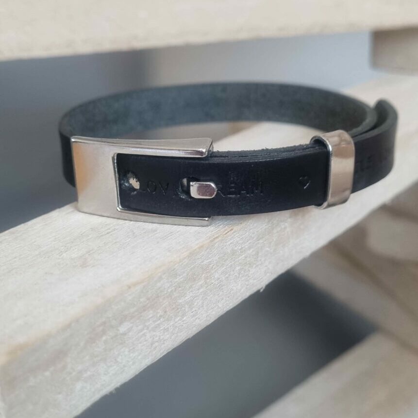 Bracelet homme cuir noir imprimé love, fermoir montre