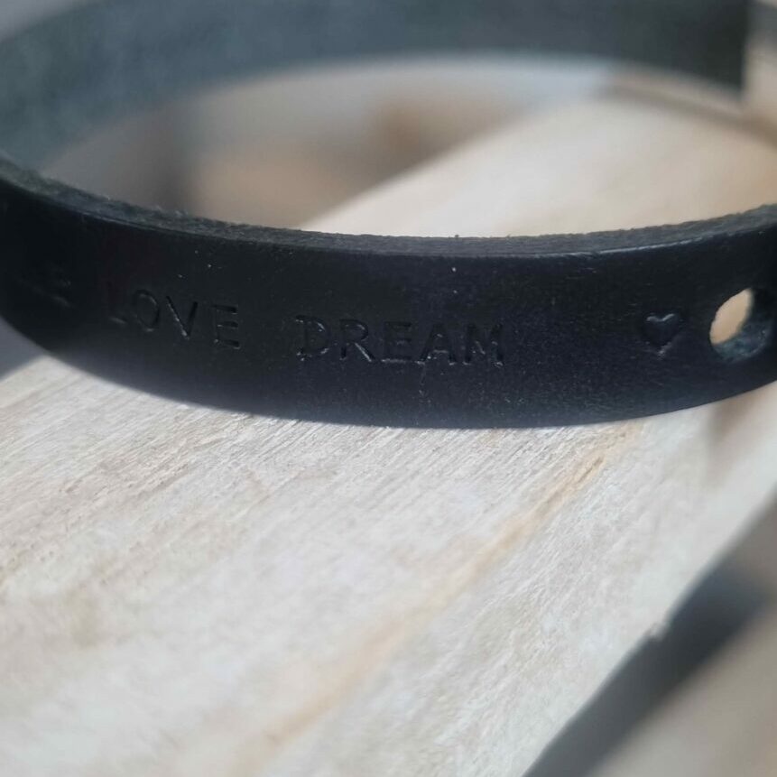 Bracelet homme cuir noir imprimé love, fermoir montre