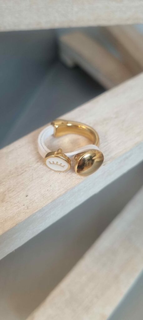 Bague femme dorée cuir blanc et oeil émaillé blanc