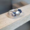 Bague femme anneau argenté cuir bleu et passant rond