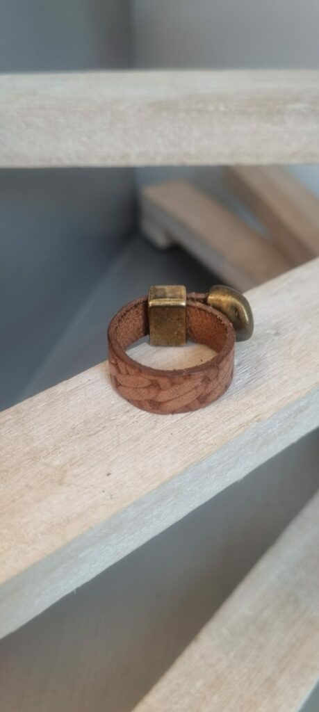 Bague mixte en cuir plat marron et passant bronze