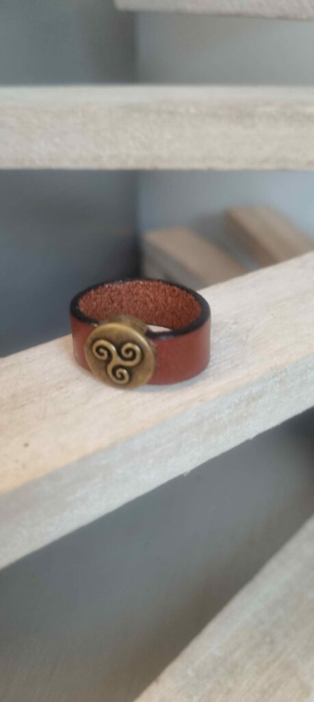 Bague homme cuir plat et triskel bronze