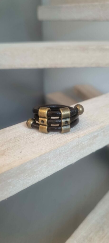 Bague homme cuir rond marron 3mm et passants bronzes