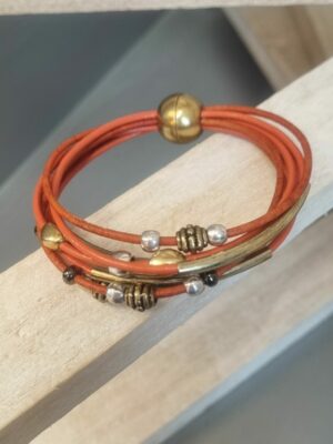 Bracelet femme en cuir rond orange et perles bronzes et argentées, tubes bronzes