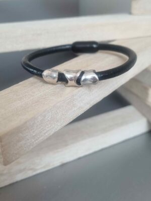 Bracelet homme cuir rond noir et osselets argentés