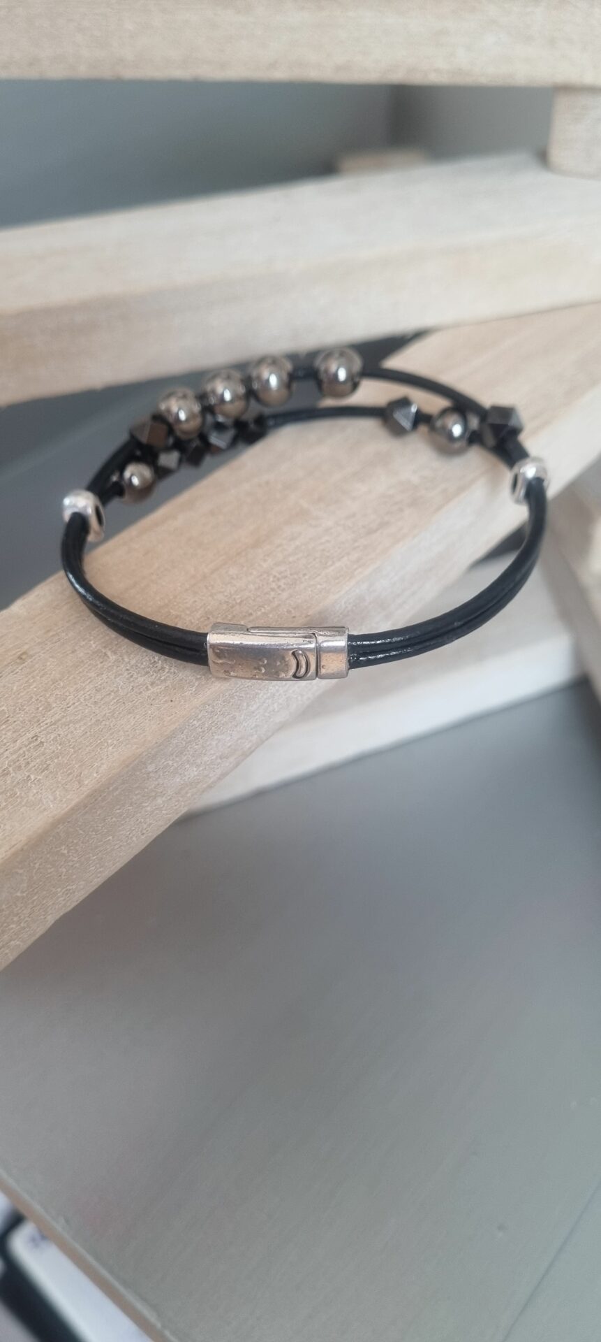 Bracelet homme en cuir rond noir et perles hématites et noires