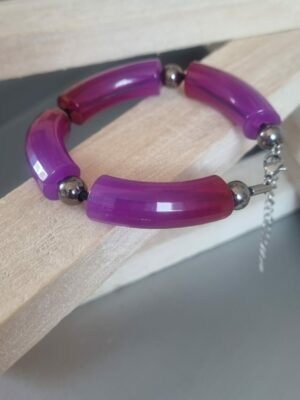 Bracelet femme en tubes acryliques violets et perles noires