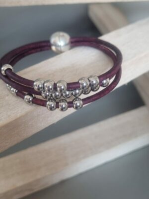 Bracelet femme en cuir rond violet et perles en acier
