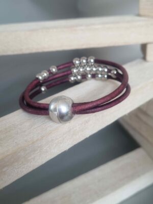 Bracelet femme en cuir rond violet et perles en acier