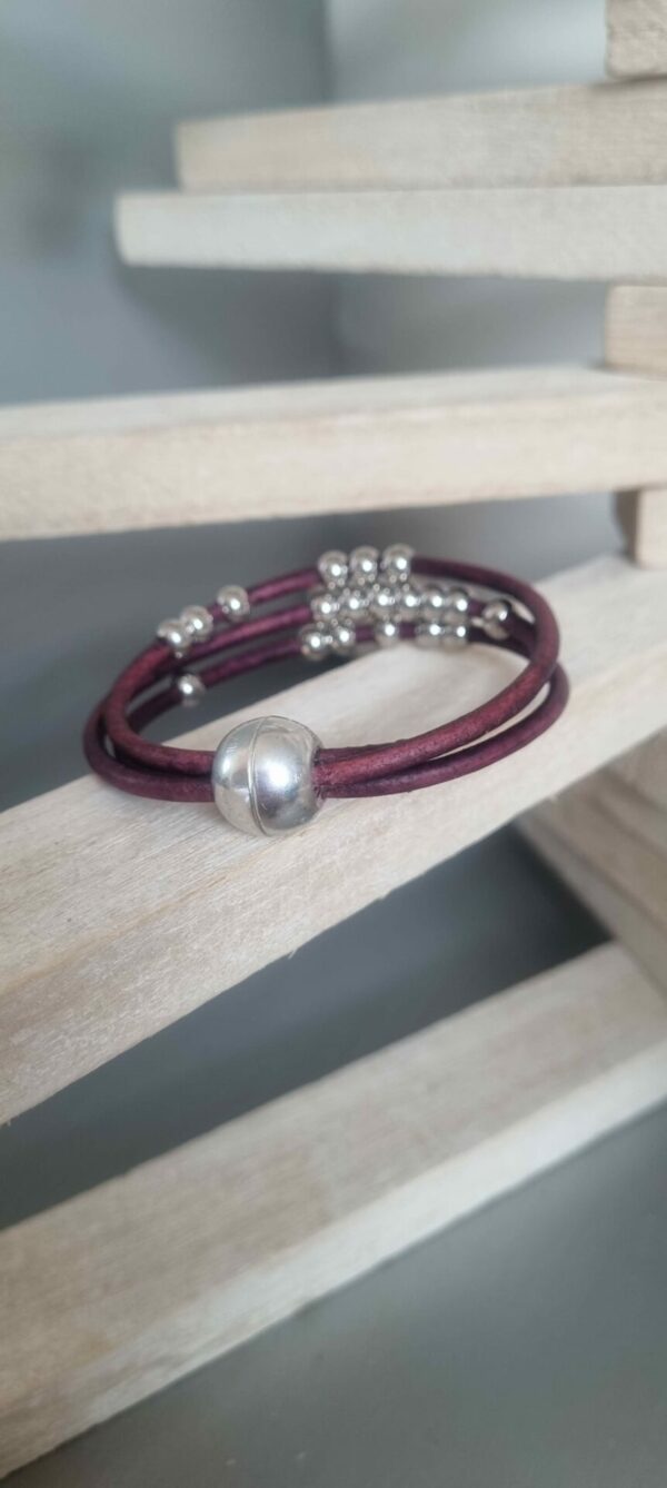 Bracelet femme en cuir rond violet et perles en acier