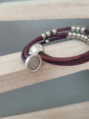Bracelet femme en cuir rond violet et perles en acier