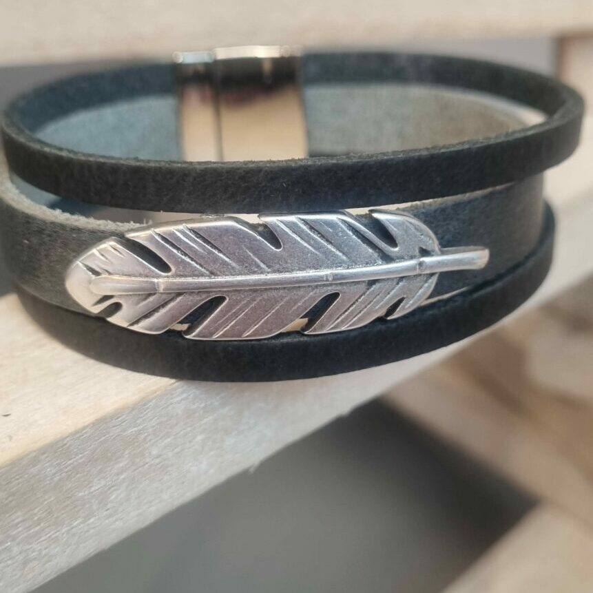 Bracelet homme 20mm gris et noir, plume argentée