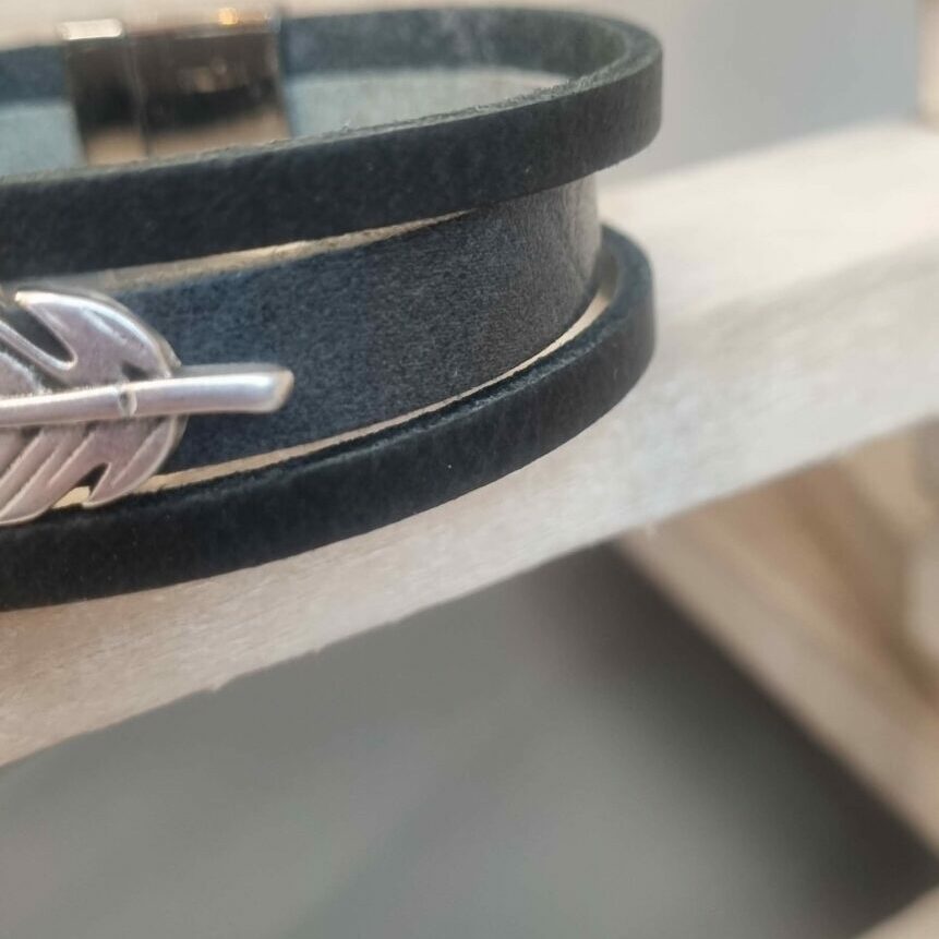 Bracelet homme 20mm gris et noir, plume argentée
