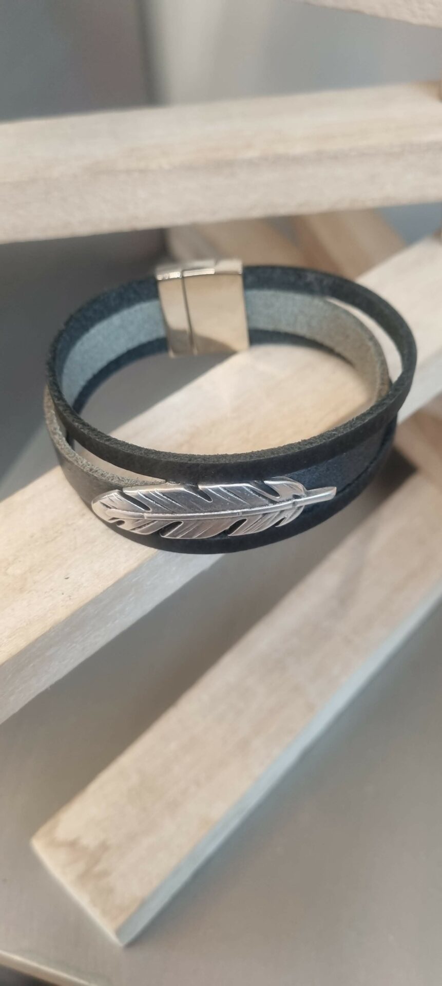 Bracelet homme 20mm gris et noir, plume argentée