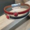 Bracelet femme rouge et gris et passants argentés résine rouge