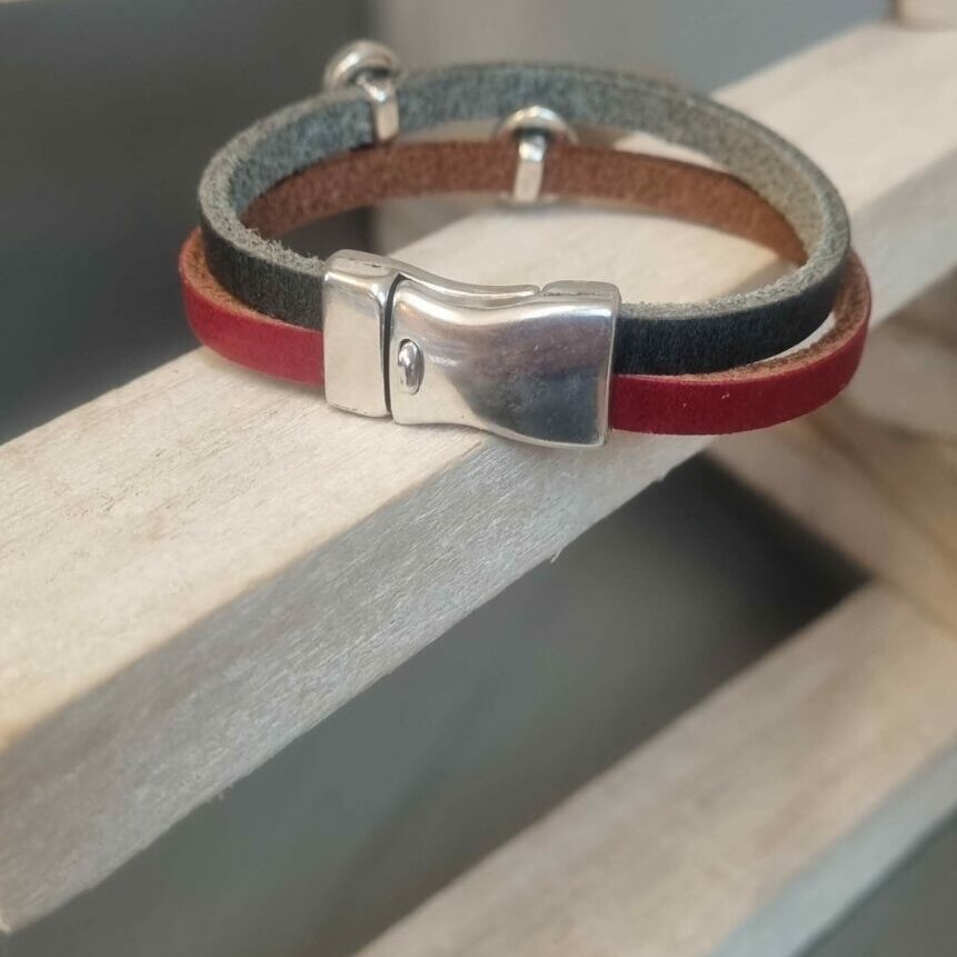 Bracelet femme rouge et gris et passants argentés résine rouge