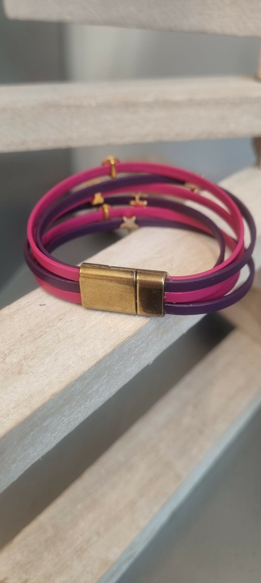 Bracelet femme en cuir 3mm rose et violet, passants dorés