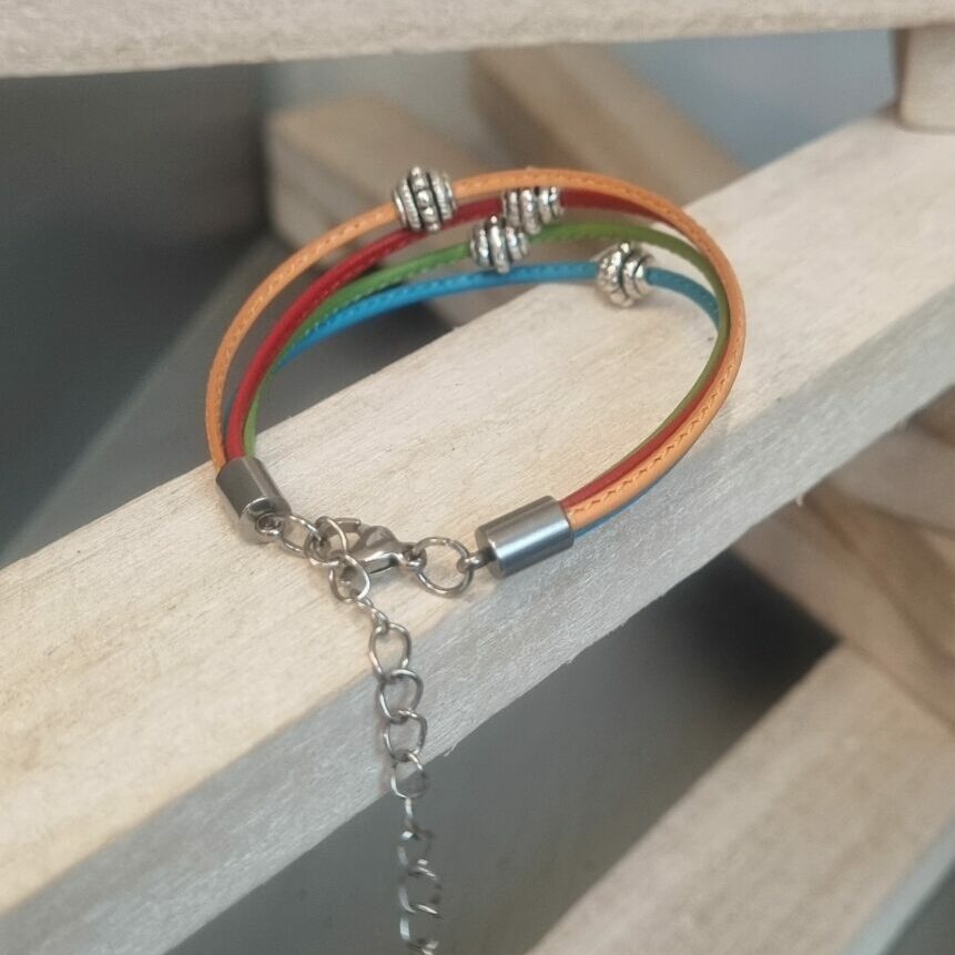 Bracelet femme multi couleur et perles argentées