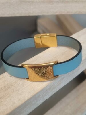 Bracelet femme 10mm en cuir bleu clair et passant boho doré