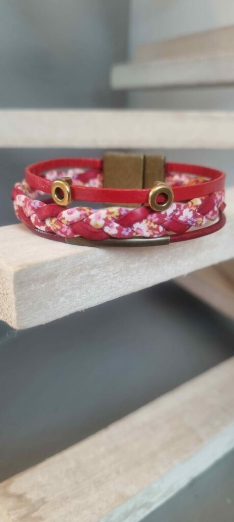 Bracelet femme en cuir rouge et cuir tressé liberty