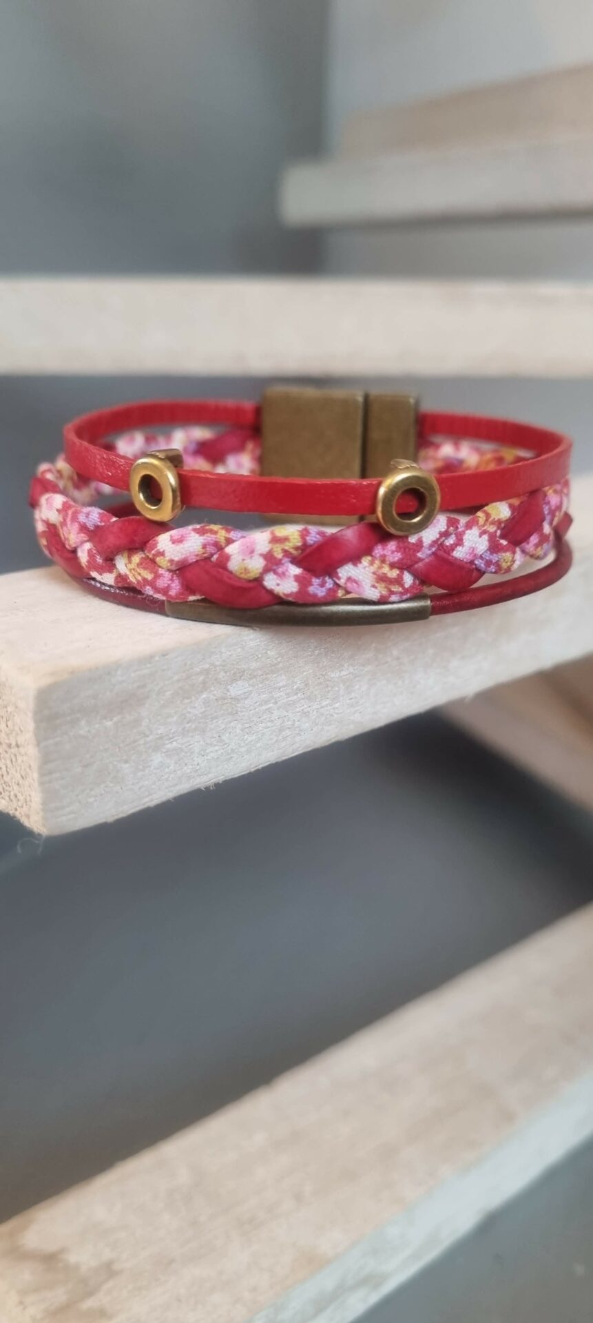 Bracelet femme en cuir rouge et cuir tressé liberty