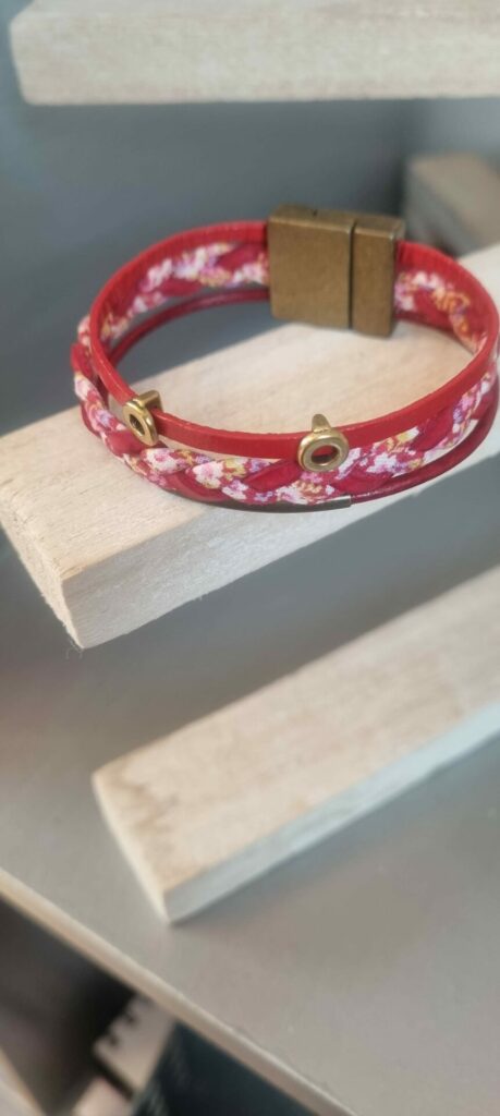 Bracelet femme en cuir rouge et cuir tressé liberty