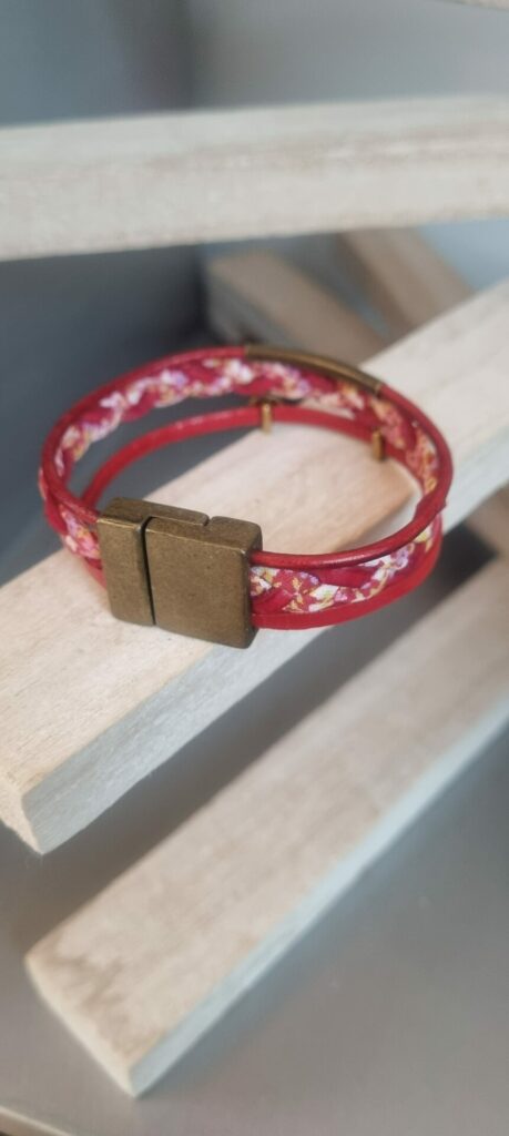 Bracelet femme en cuir rouge et cuir tressé liberty