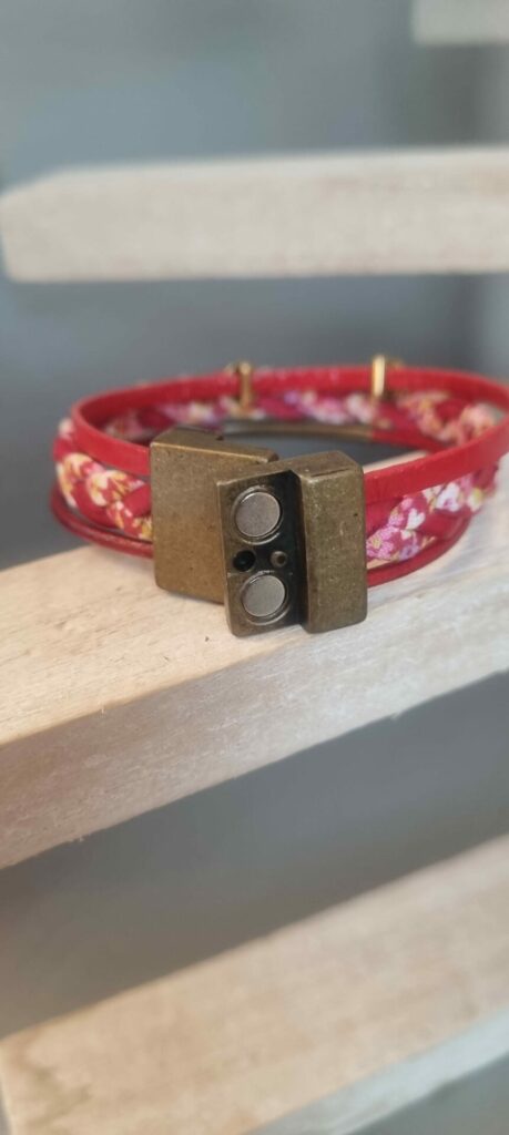 Bracelet femme en cuir rouge et cuir tressé liberty