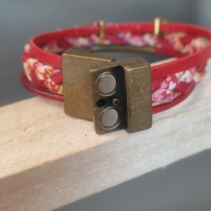 Bracelet femme en cuir rouge et cuir tressé liberty