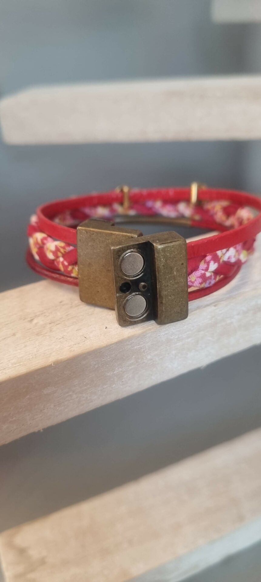 Bracelet femme en cuir rouge et cuir tressé liberty