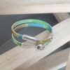 Bracelet en cuir multi couleur et fermoir U argenté