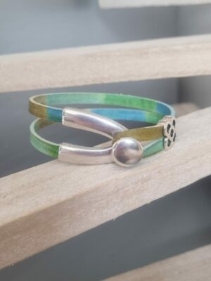 Bracelet en cuir multi couleur et fermoir U argenté
