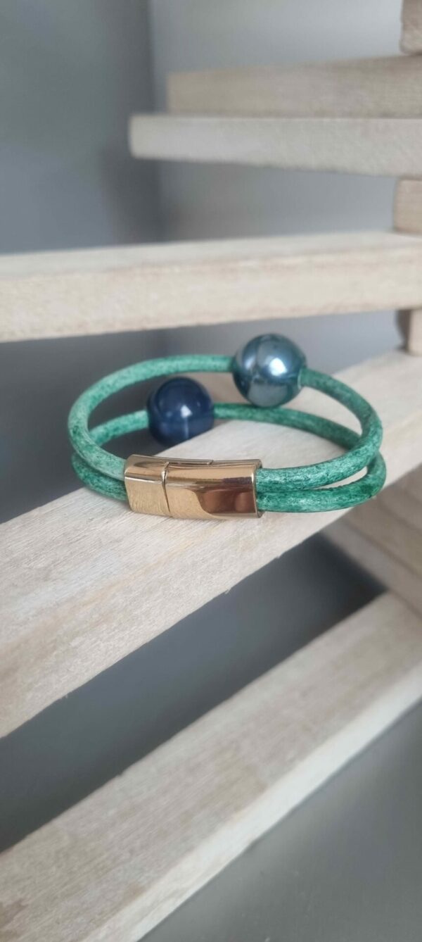 3CO47 Bracelet femme cuir rond vert et perles céramiques bleu et verte