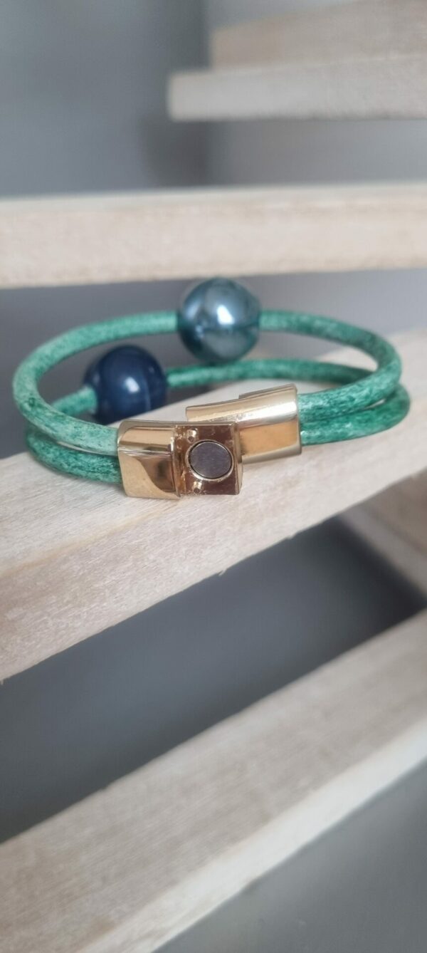 3CO47A Bracelet femme cuir rond vert et perles céramiques bleu et verte