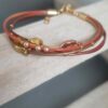 Bracelet femme en cuir rond fin ton mordoré et perles diverses