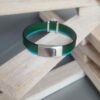 Bracelet femme en cuir plat vert et turquoise, passant argenté pierre bleue