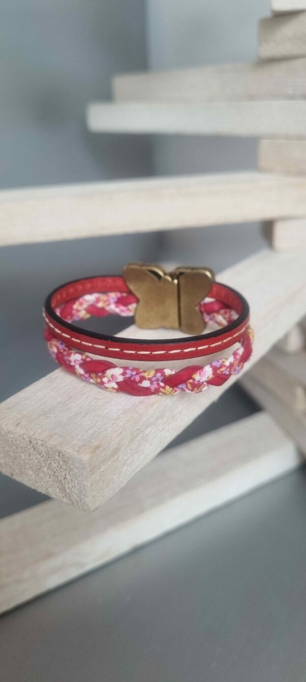 Bracelet enfant en cuir tressé liberty et cuir rouge