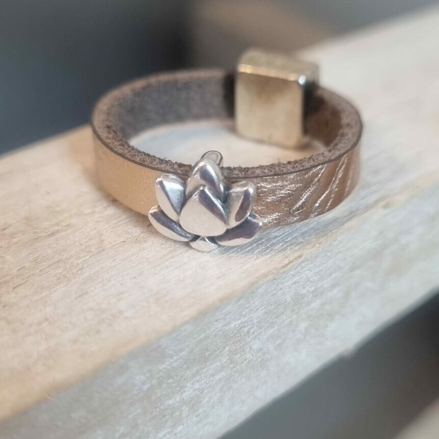 Bague femme en cuir rose doré, lotus et carré