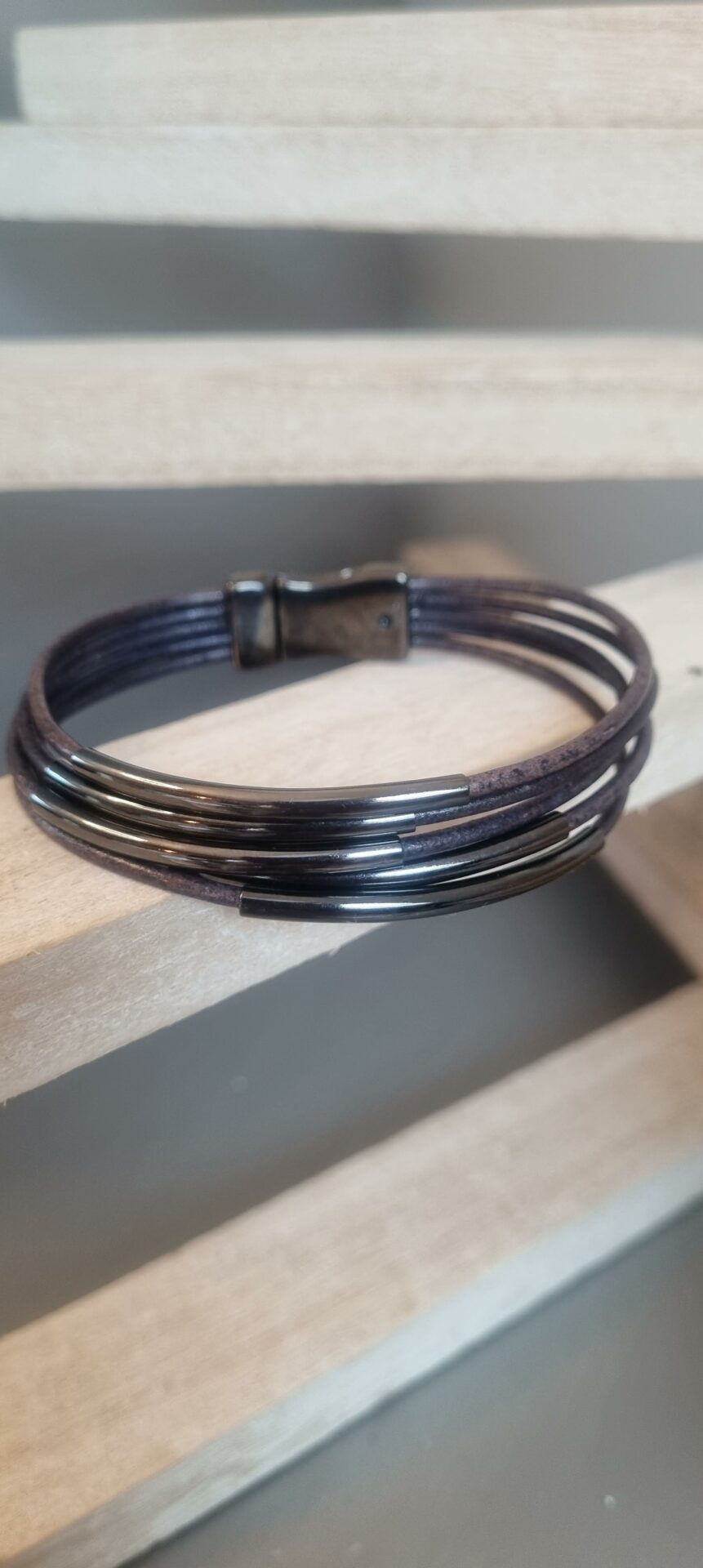 Bracelet homme en cuir rond bleu et tubes noirs