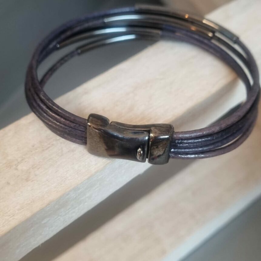Bracelet homme en cuir rond bleu et tubes noirs