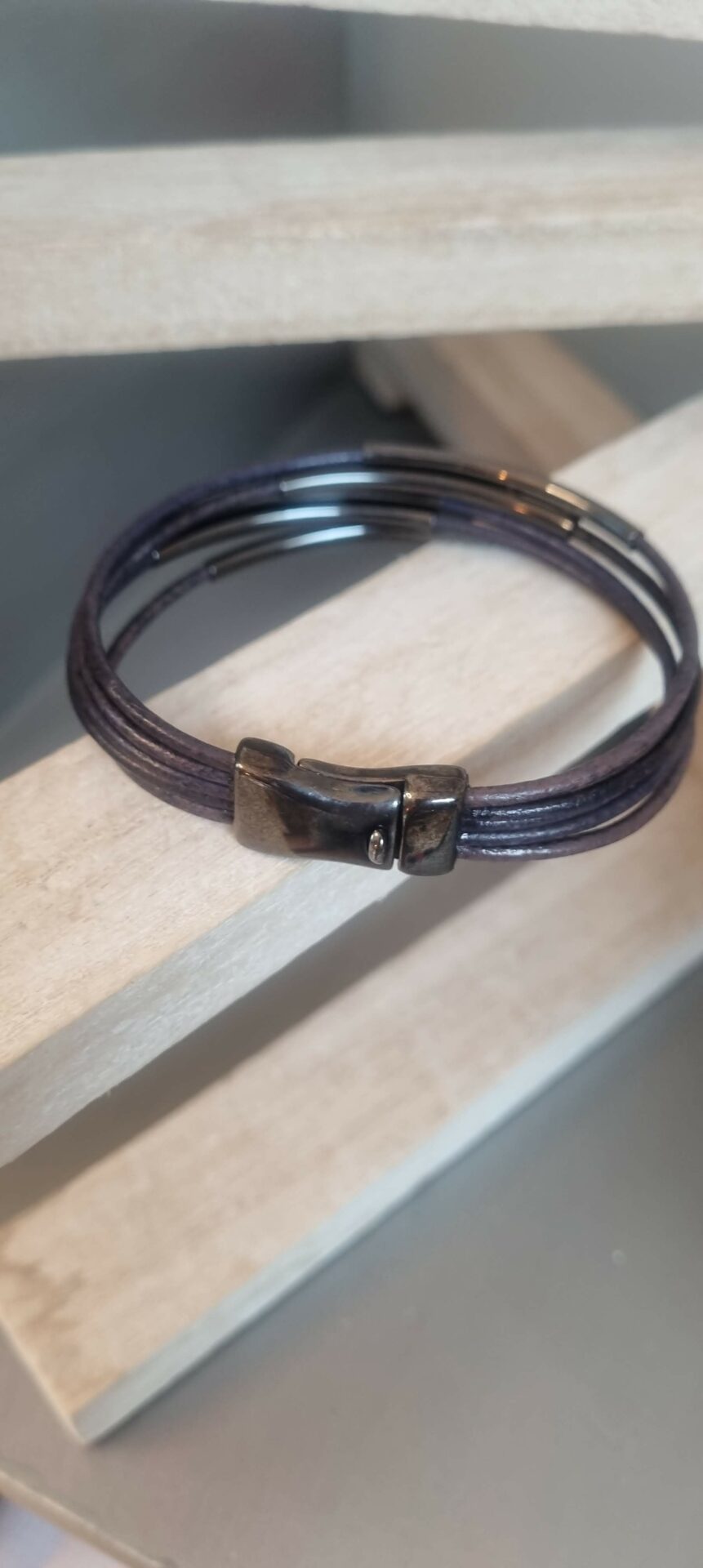 Bracelet homme en cuir rond bleu et tubes noirs