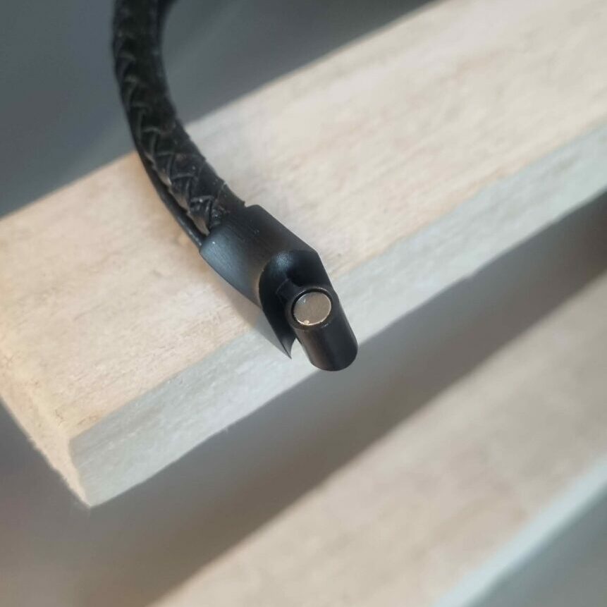 Bracelet homme en cuir rond noir et perles noires et violettes
