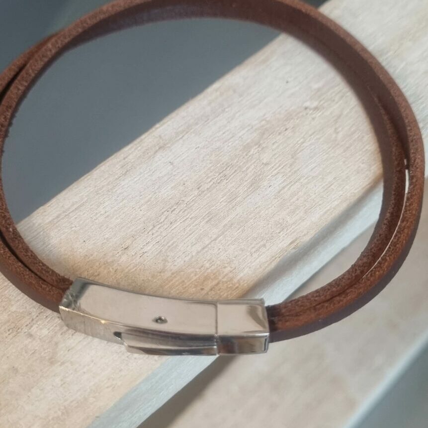 Bracelet homme en cuir carré marron
