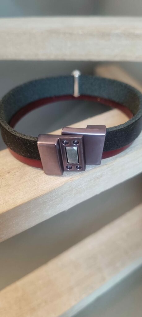 Bracelet homme15mm en cuir noir et bordeaux, passant bouddha argenté