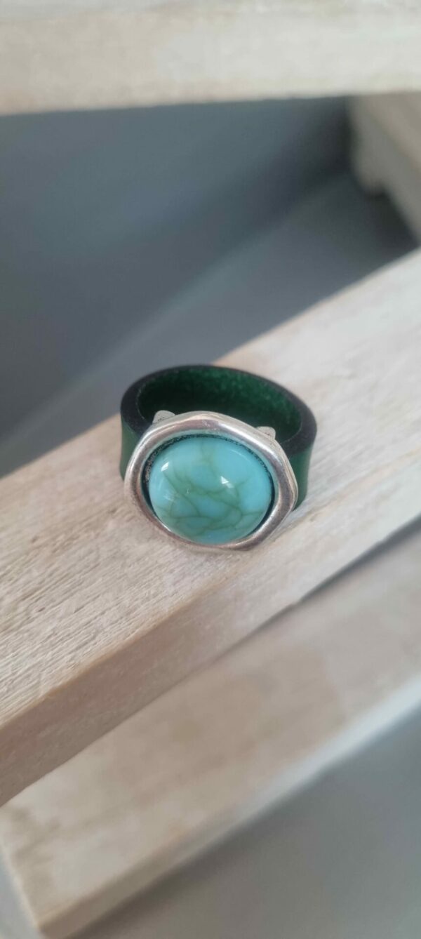 Bague en cuir vert 10mm et passant bleu vert