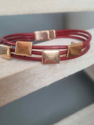 Bracelet femme en cuir rond rouge et passants roses dorés