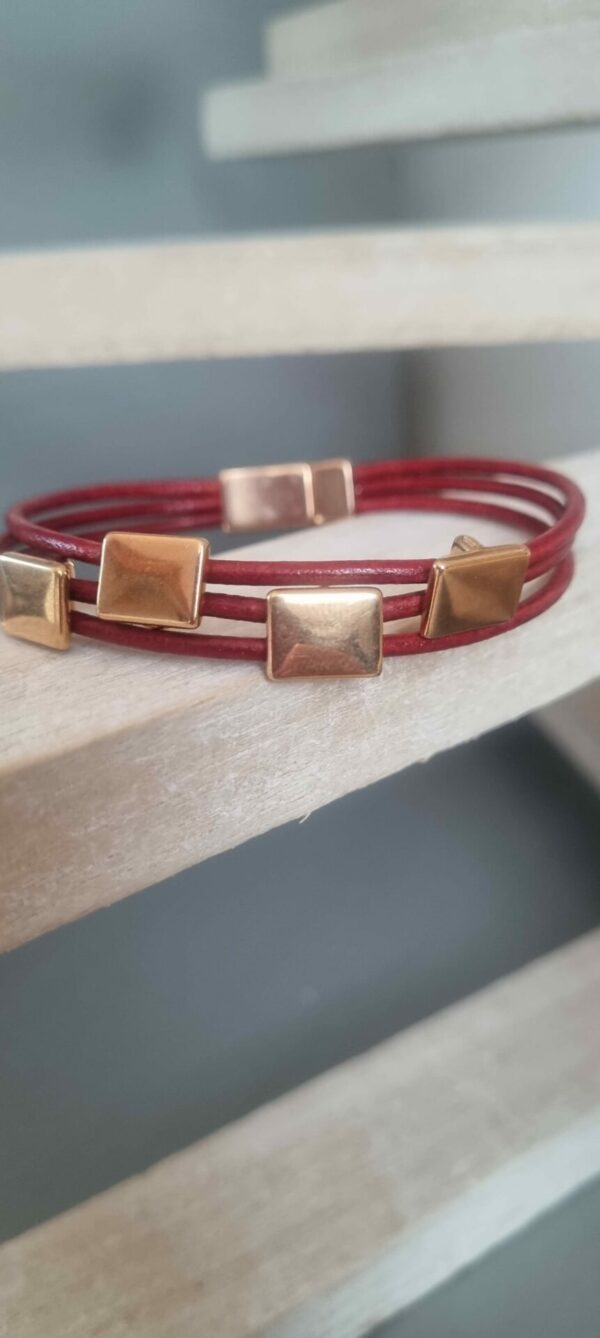 3CO59A Bracelet femme en cuir rond rouge et passants roses dorés